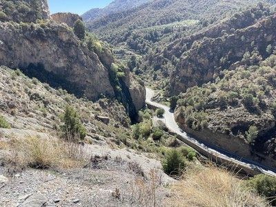 Rutas en moto por la Costa Tropical: curvas, miradores y pueblos blancos
