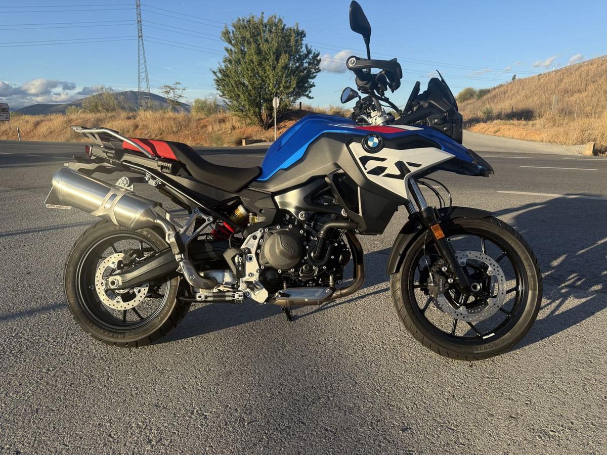 BMW F800GS sur les routes de montagne du Valle de Lecrín