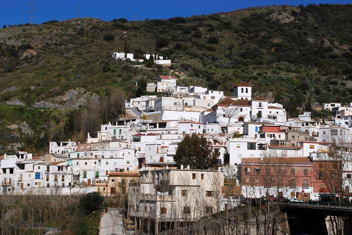Rutas en moto por la Costa Tropical: curvas, miradores y pueblos blancos