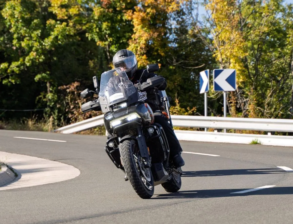 Louer une Harley-Davidson Pan America en Andalousie : l'aventure totale sur deux roues
